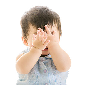 婴儿覆盖眼睛图片