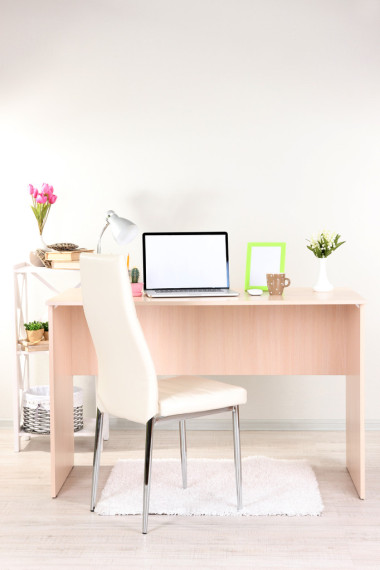 工作场所在家与笔记本电脑，关闭