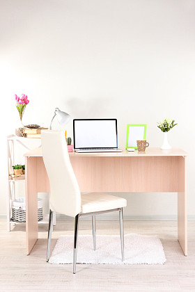 工作场所在家与笔记本电脑，关闭