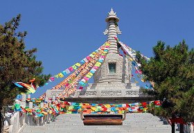 佛教佛塔附近 wusutuzhao 寺、 大青山、 内莫