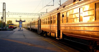 在日出站列車圖片