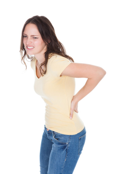 年輕婦女因背痛圖片