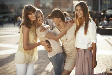 笑著有趣的玩笑，你的女朋友照片