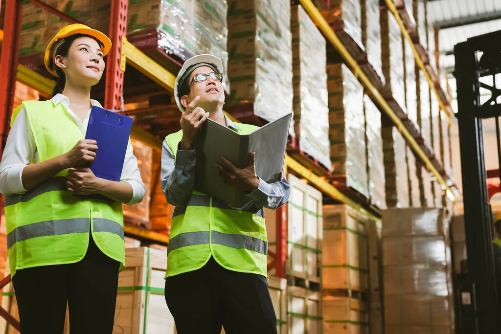 亚洲工程师经理形象与仓库工程师检查员商榷 亚洲工程师经理形象与仓库工程师检查员商榷