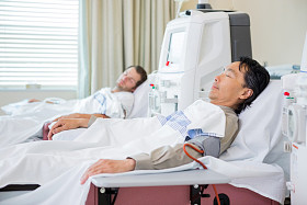 患者接受肾透析