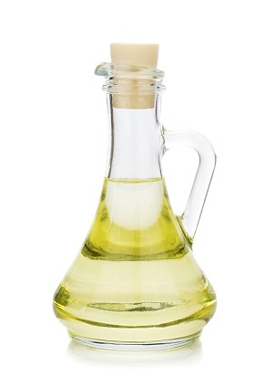 沙拉酱醋油在玻璃水罐图片