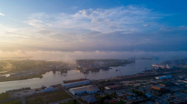 2020年7月日出时分，阿拉巴马州滨海市区移动通信公司