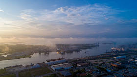 2020年7月日出时分，阿拉巴马州滨海市区移动通信公司