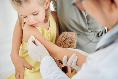 儿科清洁站被选注射酒精擦拭