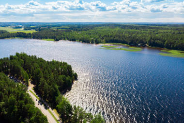 芬兰Paijanne国家公园Paijanne湖上Pulkkilanharju岭的空中景