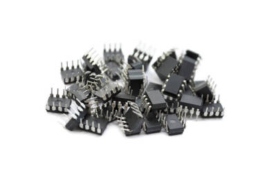 白色背景上的電子微晶片