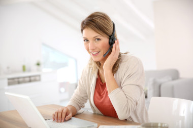 女商人參加視頻會(huì)議