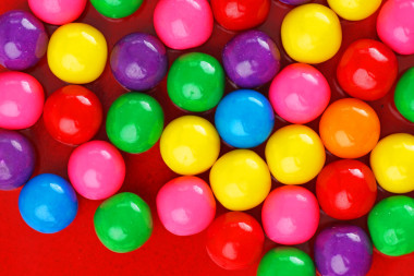 紅色陶瓷球狀口香糖圖片