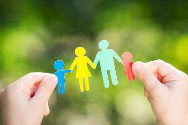 在手中的纸家庭