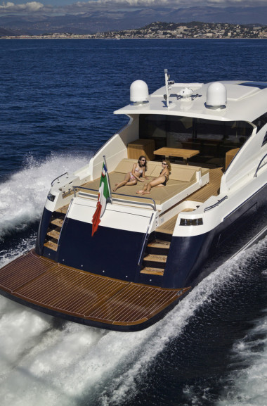 法國(guó)戛納80號(hào)豪華游艇鳥(niǎo)瞰圖