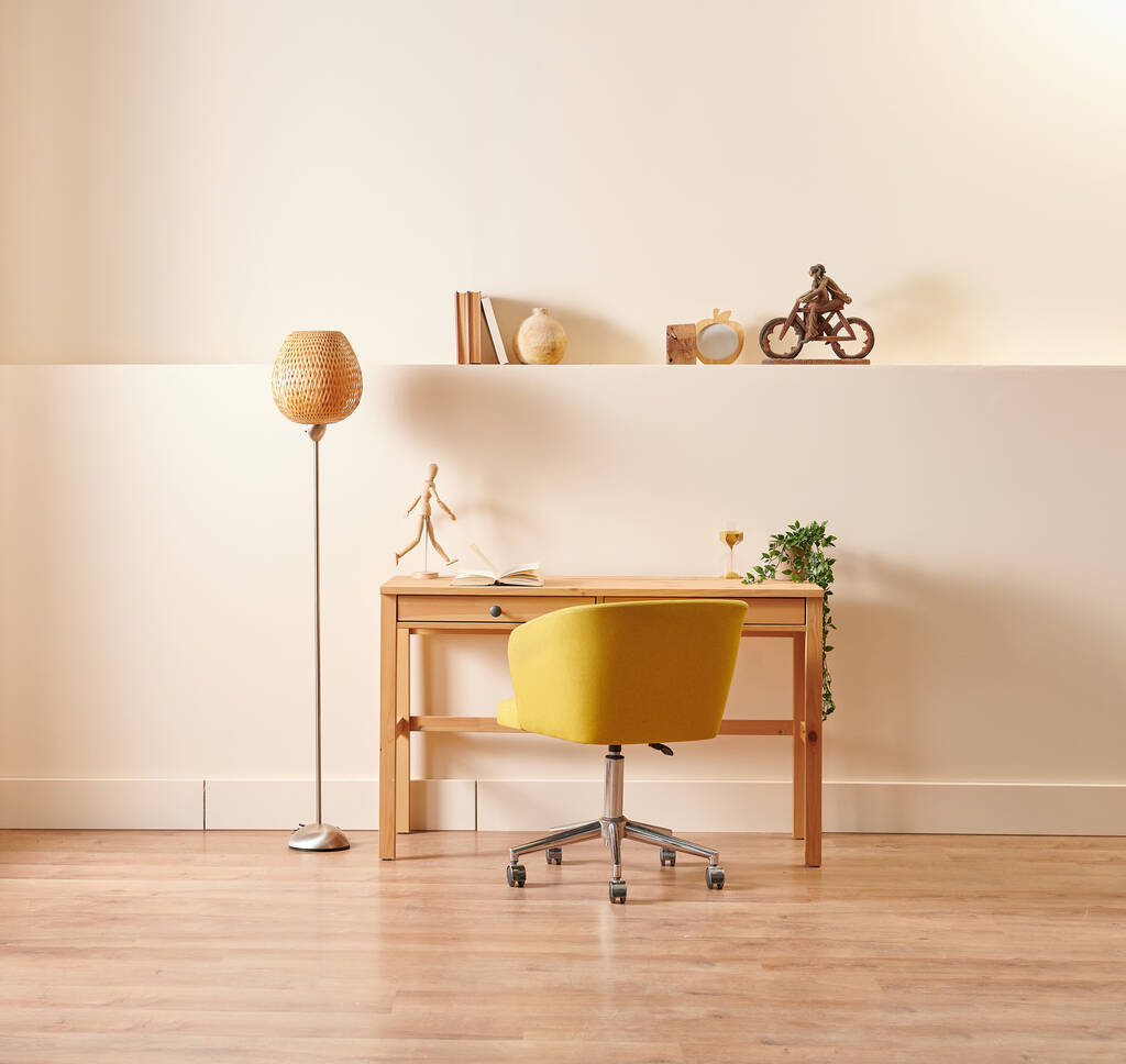 木椅、桌子、灯具、书籍风格、家居装饰、墙体背景