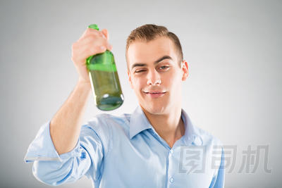 醉酒的人圖片