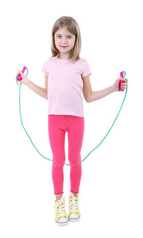 漂亮的小女孩，做练习上白色孤立