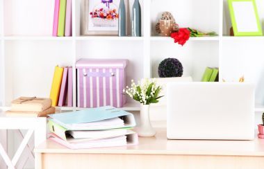 工作场所用的笔记本电脑，关闭