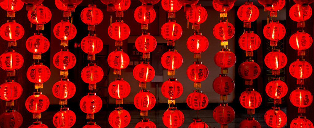 红色的纸灯笼,在夜间图片 红色的纸灯笼,在夜间图片