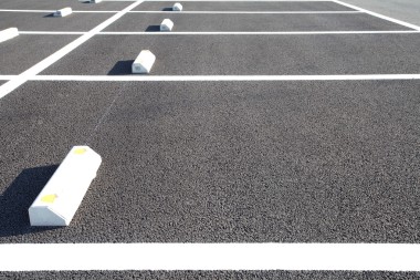 在公共公園戶外的停車道圖片