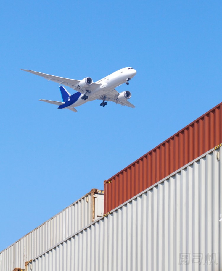 堆積的貨物集裝箱圖片