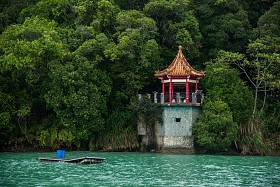 台湾日月潭在南投县、 湖观亭、 蒋介石据说往往在湖前视图中
