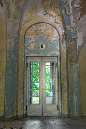 被遗弃的旧房间图片