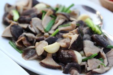 攪拌蠔油炒的蘑菇圖片