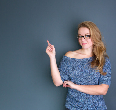 年輕的女士手指