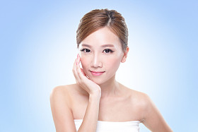 有吸引力的皮肤护理女人脸图片