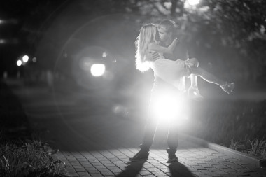 在公園里的情侶