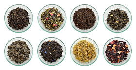 各式各样的干的茶叶