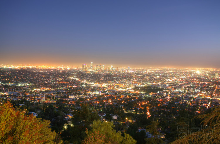 洛杉磯，加利福尼亞州的天際線，在暮色中