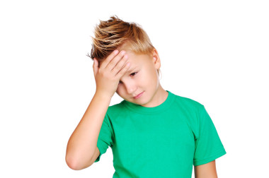 小男孩有头疼照片