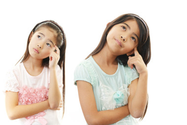 思維的女孩圖片