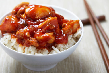 是sladkokysele ku?e na ry ? I的糖醋雞，里面有米飯