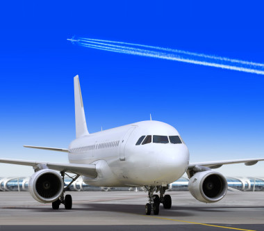 在大機(jī)場(chǎng)的飛機(jī)