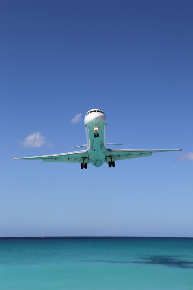 飛機降落在海面