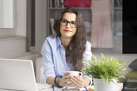 论点epsilon alpha rho古铁雷斯家族ζ PI ι χ epsilon ι rho eta alpha tau ί alpha ζ PI &western nu epsilon gamma前人ζ alpha ι sigma tau &western sigma PI ί tau ι商人,一个在家里工作的年轻女人