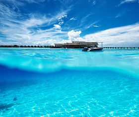 用白色沙子海滩图片