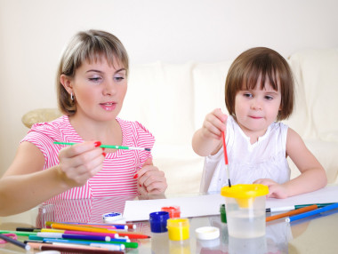 母亲和女儿在一起
