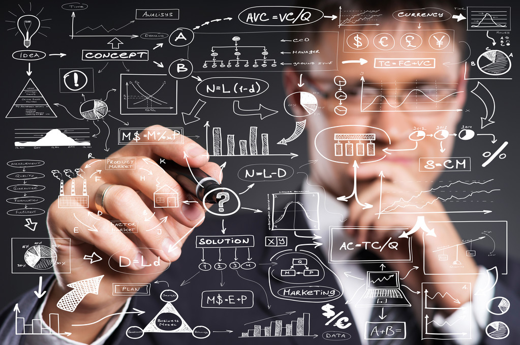 一个精明的商人,在屏幕上用记号笔写 一个精明的商人,在屏幕上用记号笔写