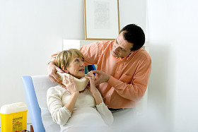 骨科咨询。老人 pers