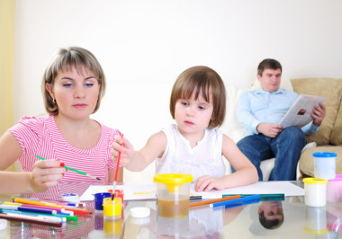 母亲和女儿在一起