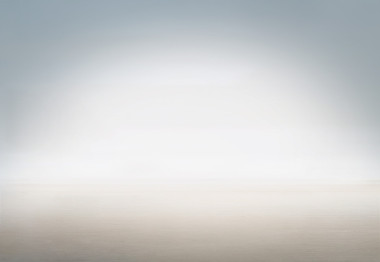 聚光灯工作室内部，完美背景照片