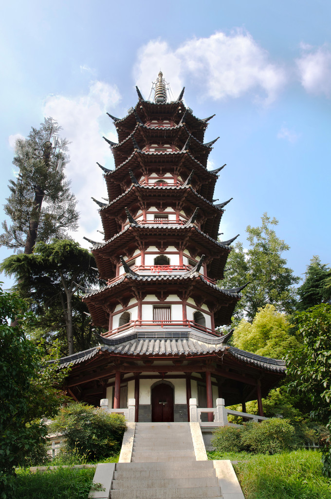 白塔在白鹭岛公园，南京，中国