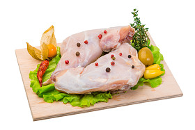 未加工的兔子肉照片