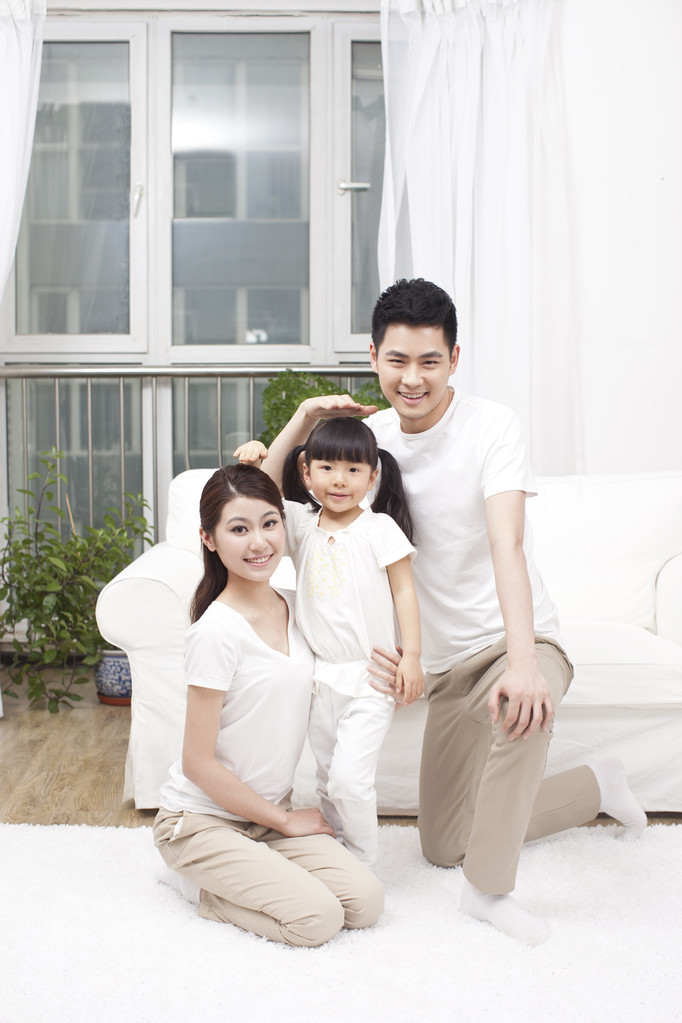 测量身高的父母 测量身高的父母