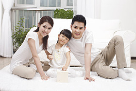 有乐趣的家庭图片